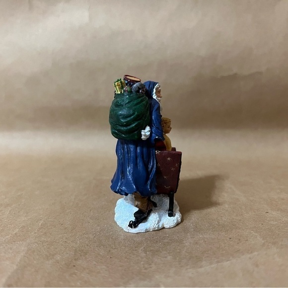 Pipka | Starlight Santa Handcrafted Father Christmas Figurine Mini Collection - Picture 4 of 7